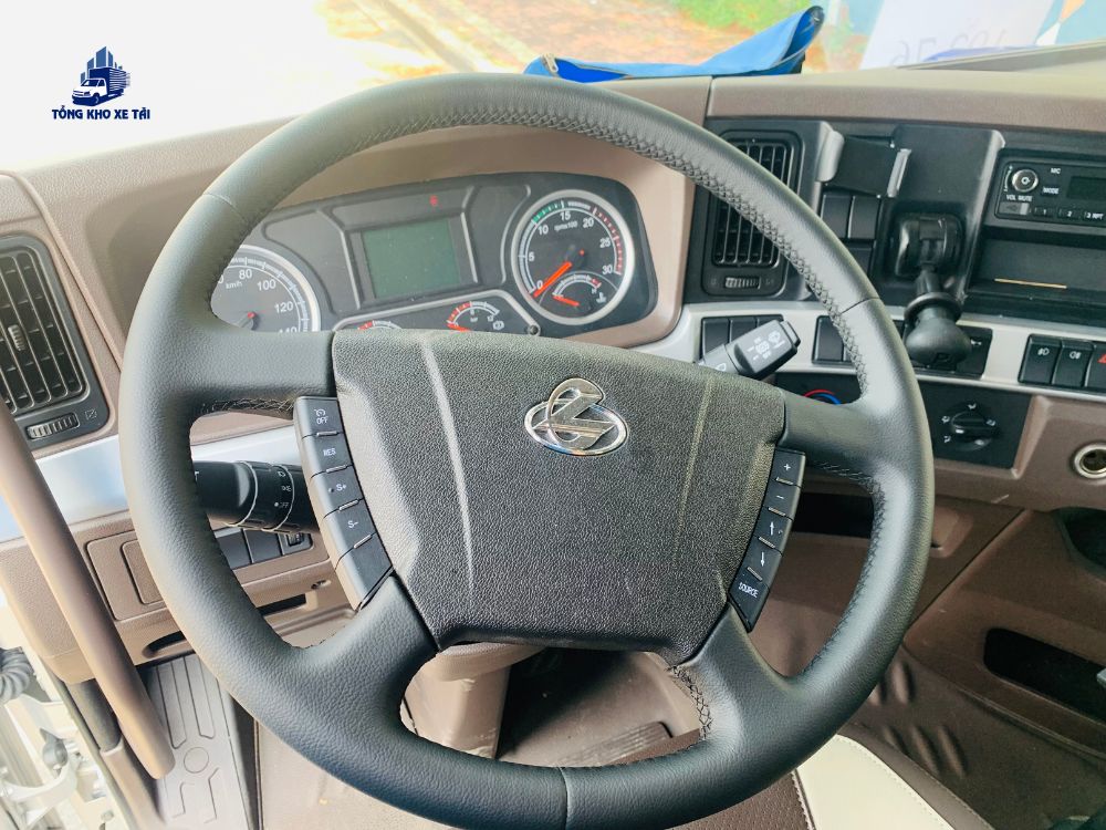 XE TẢI CHENGLONG 4 CHÂN H7 330HP THÙNG BẠT CAO 2M53 2025